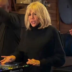 Η Μπριζίτ Μακρόν σε ρόλο... DJ για φιλανθρωπικό σκοπό, δείτε βίντεο