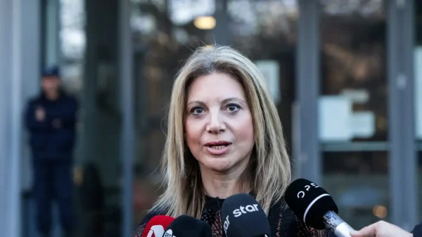 Η Καρυστιανού να παραιτηθεί από πρόεδρος του Συλλόγου των Τεμπών, ζήτησε το ΔΣ: «Θα το κάνω αν μου ζητηθεί σε συνέλευση»