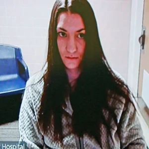 Φρικτή υπόθεση στη Μασαχουσέτη: Έστειλε τον σύζυγό της για φαγητό, έπνιξε τα παιδιά της με λάστιχα γυμναστικής και πήδηξε στο κενό