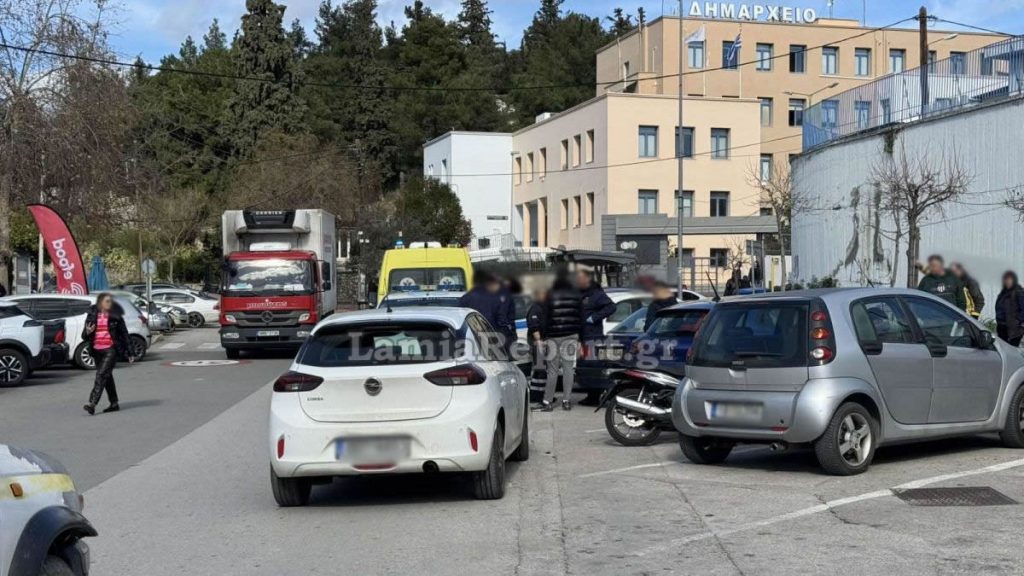 Λαμία: Τροχαίο με μηχανάκι μπροστά στο γήπεδο της πόλης - Δείτε εικόνες