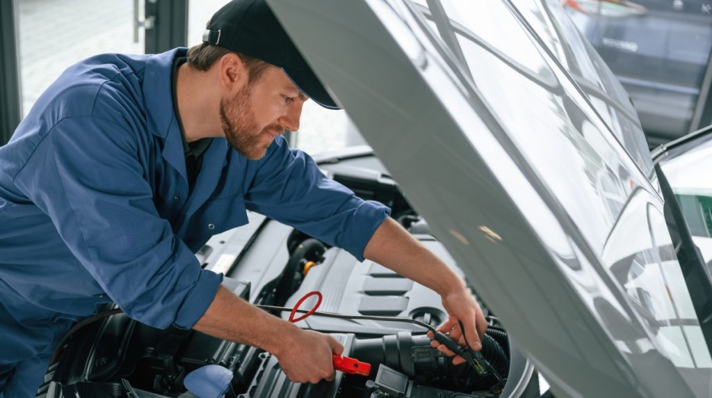 H εταιρεία "Σταμούλης ΑΕ" αναζητά Μηχανικό - Ηλεκτρολόγο αυτοκινήτων