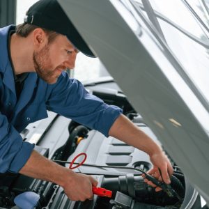 H εταιρεία "Σταμούλης ΑΕ" αναζητά Μηχανικό - Ηλεκτρολόγο αυτοκινήτων