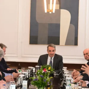 Κυριάκος Μητσοτάκης σε αγρότες: Τις εξελίξεις διαμορφώνουν οι παρόντες και όχι οι απόντες