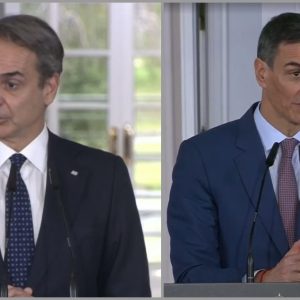 Σάντσεθ σε Μητσοτάκη: «Η Ελλάδα πέρασε από το να υποφέρει την κρίση του ευρώ, στο να προεδρεύει στο Eurogroup»