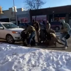 Πράκτορες της ICE πυροβόλησαν θανάσιμα 37χρονο πολίτη στη Μινεάπολη: Το δεύτερο θύμα μετά την γυναίκα – Σκληρές εικόνες