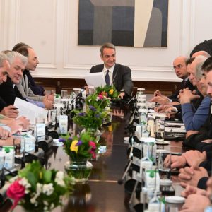 Ολοκληρώθηκε η συνάντηση Μητσοτάκη με τους αγρότες μετά από 3,5 ώρες -«Έρχονται βελτιώσεις» στα μέτρα που ανακοινώθηκαν