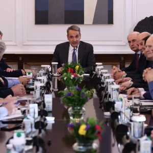 Στο Μέγαρο Μαξίμου οι αγρότες - Σε εξέλιξη η συνάντηση με τον πρωθυπουργό