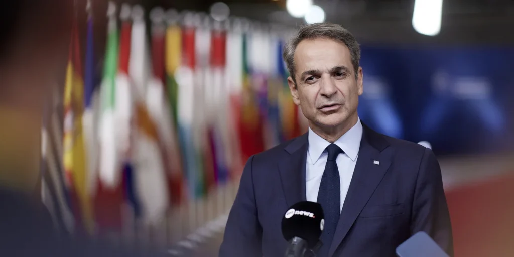 Ο Μητσοτάκης δεν πάει στο Νταβός, απευθείας στις Βρυξέλλες το απόγευμα - Η Ελλάδα συντάσσεται πλήρως με την ΕΕ μετά τις απειλές Τραμπ