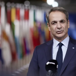 Ο Μητσοτάκης δεν πάει στο Νταβός, απευθείας στις Βρυξέλλες το απόγευμα - Η Ελλάδα συντάσσεται πλήρως με την ΕΕ μετά τις απειλές Τραμπ