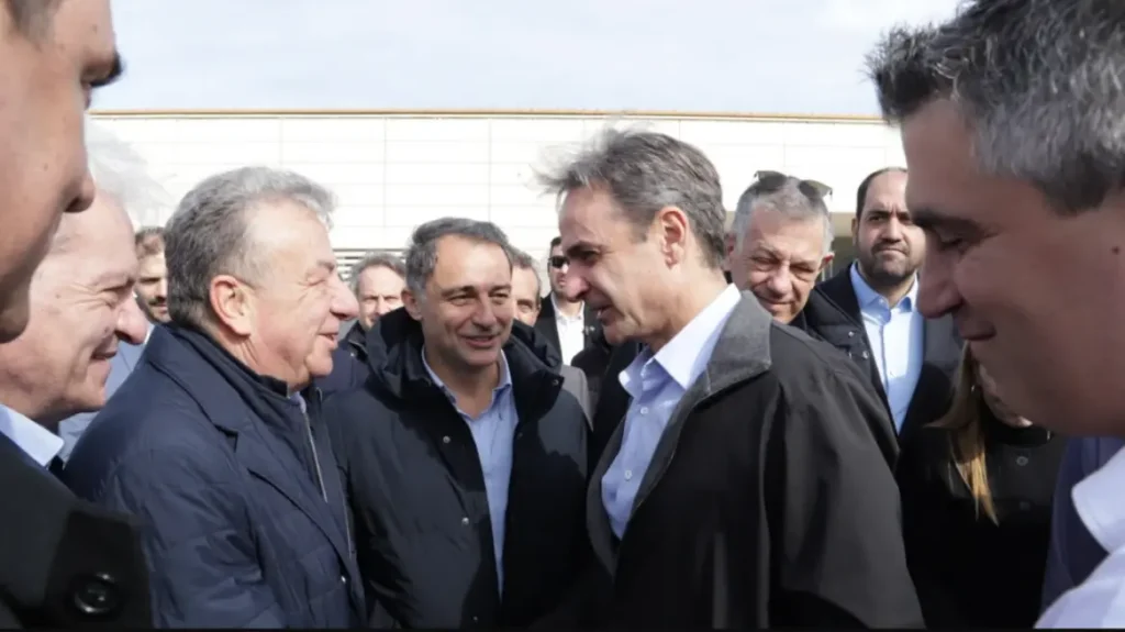 Στο εργοτάξιο του αεροδρομίου στο Καστέλλι ο Κυριάκος Μητσοτάκης, δείτε βίντεο