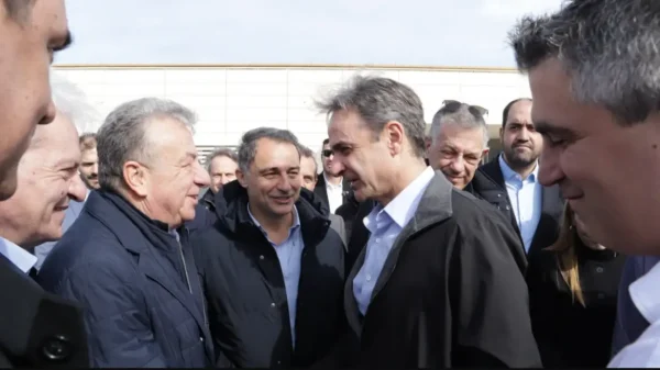 Στο εργοτάξιο του αεροδρομίου στο Καστέλλι ο Κυριάκος Μητσοτάκης, δείτε βίντεο