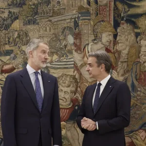 Ο Κυριάκος Μητσοτάκης συναντήθηκε με τον βασιλιά της Ισπανίας Φελίπε στο ανάκτορο «Θαρθουέλα»