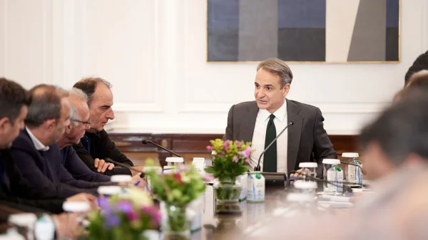 Μητσοτάκης: Δεν έχω την απαίτηση να συμφωνήσουμε σε όλα, αλλά να μπει τέλος σε μία περίοδο έντασης - Ολοκληρώθηκε η συνάντηση με τους αγρότες