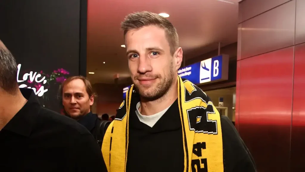 Ο Μπαρναμπάς Βάργκα είναι παίκτης της ΑΕΚ, πέρασε τις ιατρικές εξετάσεις