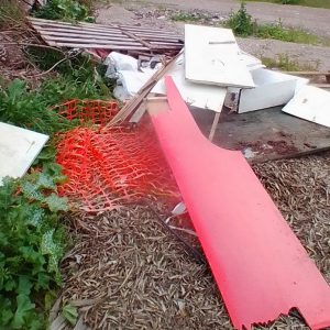 Σκουπιδότοπος στον Αχινό Φθιώτιδας στον ποταμό Βελά