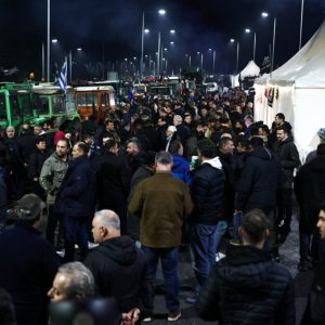 Κλείνουν τα Τέμπη οι αγρότες – Απάντηση με κλιμάκωση στα μέτρα της κυβέρνησης (ΒΙΝΤΕΟ-ΦΩΤΟ)