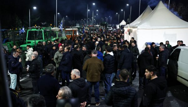 Κλείνουν τα Τέμπη οι αγρότες – Απάντηση με κλιμάκωση στα μέτρα της κυβέρνησης (ΒΙΝΤΕΟ-ΦΩΤΟ)