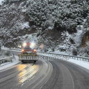 Στερεά: Ενημέρωση για τα καιρικά φαινόμενα - Που υπάρχει διακοπή κυκλοφορίας και που χρειάζονται αλυσίδες