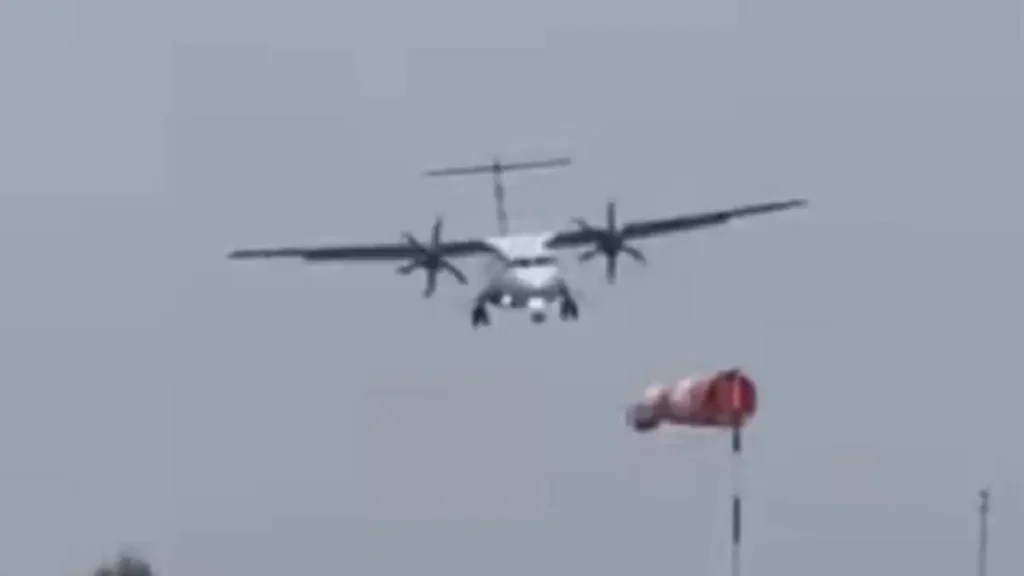 Νάξος: Οι εντυπωσιακές προσγειώσεις αεροπλάνων παρά τους θυελλώδεις ανέμους