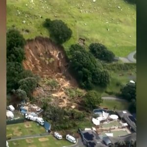 Νέα Ζηλανδία: Πολλοί αγνοούμενοι μετά από κατολίσθηση σε κάμπινγκ – Διασώστες άκουσαν φωνές στα συντρίμμια