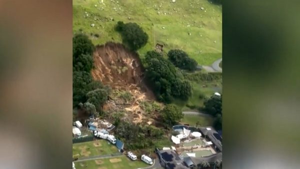 Νέα Ζηλανδία: Πολλοί αγνοούμενοι μετά από κατολίσθηση σε κάμπινγκ – Διασώστες άκουσαν φωνές στα συντρίμμια