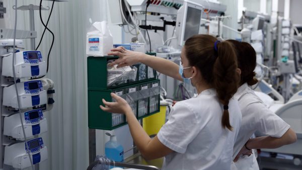 Βόλος: Διασωληνωμένη 65χρονη από γρίπη – Πέθανε υπερήλικας, νοσηλεύονται 4 παιδιά