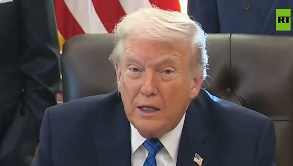 Ντόναλντ Τραμπ: «Στέλνω τεράστια αρμάδα στο Ιράν – Θα δούμε τι θα συμβεί»