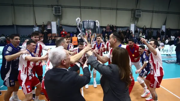 Οι έξαλλοι πανηγυρισμοί των παικτών του Ολυμπιακού στην απονομή του Super Cup του βόλεϊ ανδρών