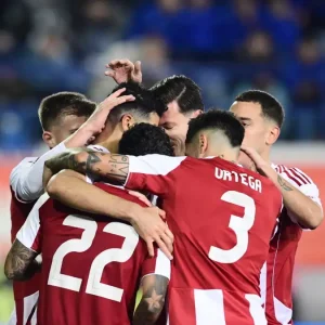 Super League: Ο Ολυμπιακός ξανά στην κορυφή, με τη «σφαγή» για την πρώτη θέση να συνεχίζεται και το 2026