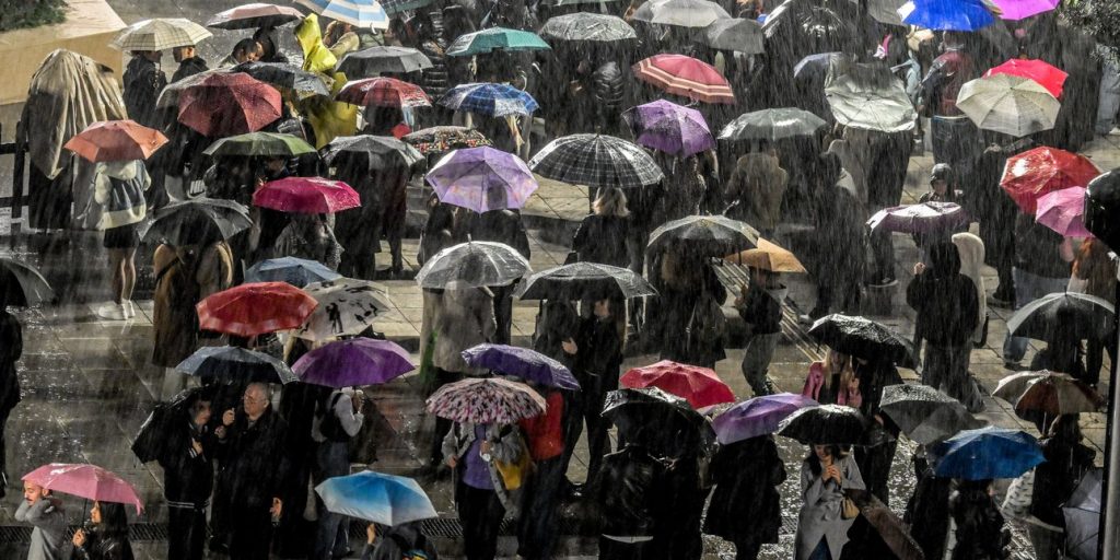 Καταιγίδα αυτή την ώρα στην Αθήνα -Χαλαζόπτωση στα νότια προάστια