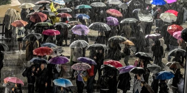 Καταιγίδα αυτή την ώρα στην Αθήνα -Χαλαζόπτωση στα νότια προάστια