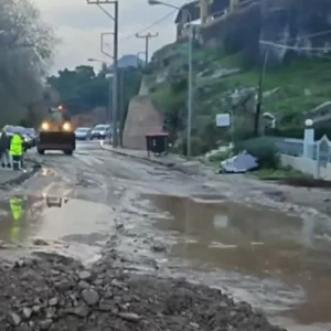 Κακοκαιρία: Μεγάλα προβλήματα στον Ωρωπό – Μηχανήματα επιχειρούν να ανοίξουν τους δρόμους