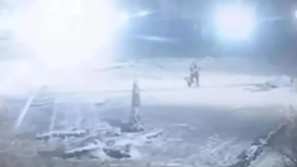 Ουκρανός οδοκαθαριστής συνέχισε τη δουλειά του την ώρα ρωσικής επίθεσης κι έγινε σύμβολο αντοχής στα social media