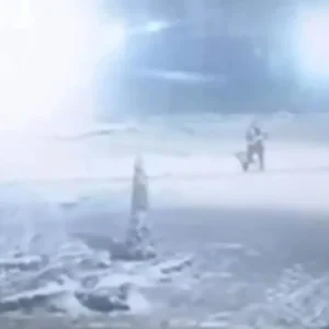 Ουκρανός οδοκαθαριστής συνέχισε τη δουλειά του την ώρα ρωσικής επίθεσης κι έγινε σύμβολο αντοχής στα social media