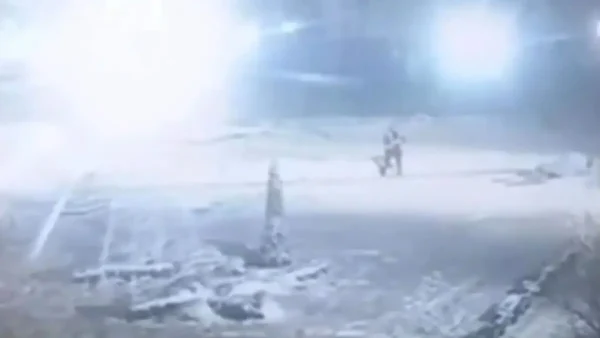 Ουκρανός οδοκαθαριστής συνέχισε τη δουλειά του την ώρα ρωσικής επίθεσης κι έγινε σύμβολο αντοχής στα social media