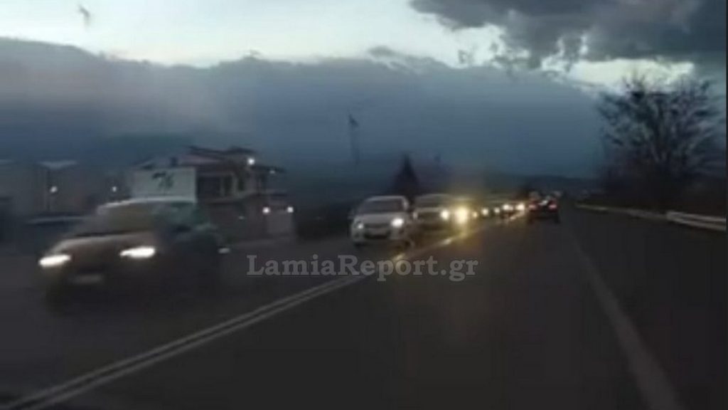 Ατέλειωτες ουρές στην παλιά εθνική οδό Θηβών - Λιβαδειάς (ΒΙΝΤΕΟ)