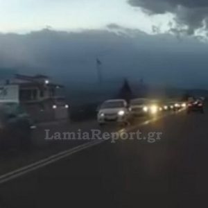 Ατέλειωτες ουρές στην παλιά εθνική οδό Θηβών - Λιβαδειάς (ΒΙΝΤΕΟ)