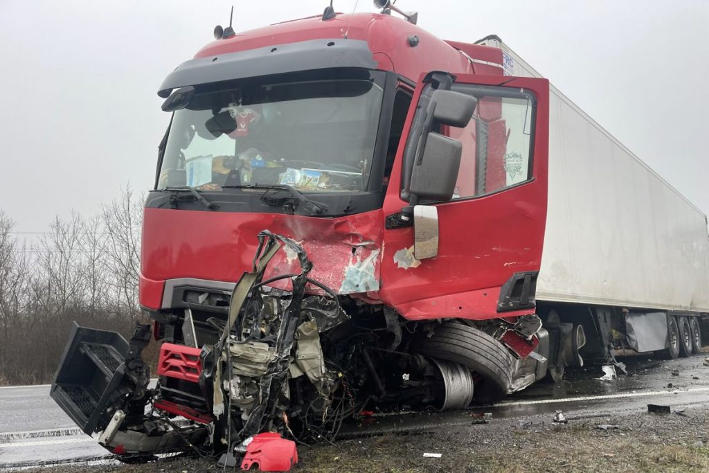 Σοκαρισμένος ο Πολωνός οδηγός της νταλίκας που χτύπησε στο βανάκι των οπαδών του ΠΑΟΚ: «34 χρόνια στο τιμόνι, δεν έχω ξαναδεί κάτι τέτοιο»