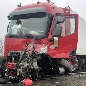 Σοκαρισμένος ο Πολωνός οδηγός της νταλίκας που χτύπησε στο βανάκι των οπαδών του ΠΑΟΚ: «34 χρόνια στο τιμόνι, δεν έχω ξαναδεί κάτι τέτοιο»