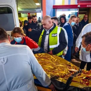 Τραγωδία στη Ρουμανία: Ο 20χρονος δε θυμάται τίποτα από το δυστύχημα – «Είχε άγιο, έγινε θαύμα», λέει ο παππούς του