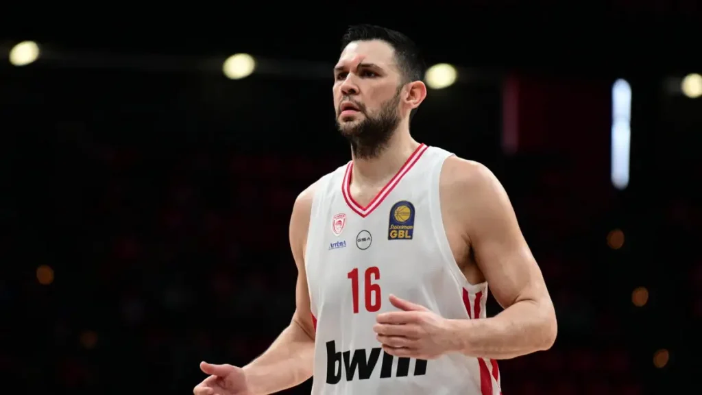 Ο Κώστας Παπανικολάου ξεπέρασε τον Γιώργο Πρίντεζη στα ριμπάουντ και έγραψε ιστορία στο Φενέρμπαχτσε – Ολυμπιακός