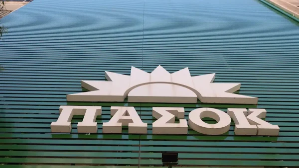 ΠΑΣΟΚ: Οι αγρότες δεν άκουσαν λύσεις – Ο πρωθυπουργός παρουσίασε ένα έωλο «success story»