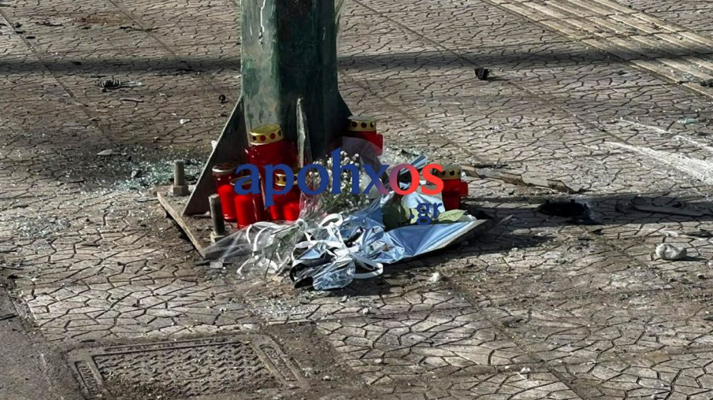 Θρήνος στην Πάτρα: Λουλούδια και κεριά άφησαν συγγενείς και φίλοι στο σημείο όπου σκοτώθηκαν ο 19χρονος και η 17χρονη (ΒΙΝΤΕΟ-ΦΩΤΟ)