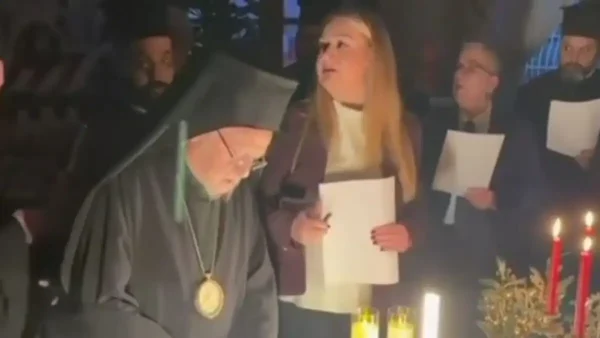 Περιπέτεια για τον Πατριάρχη Βαρθολομαίο σε κοπή πίτας ομογενών: «Κακός οιωνός», σχολίασε