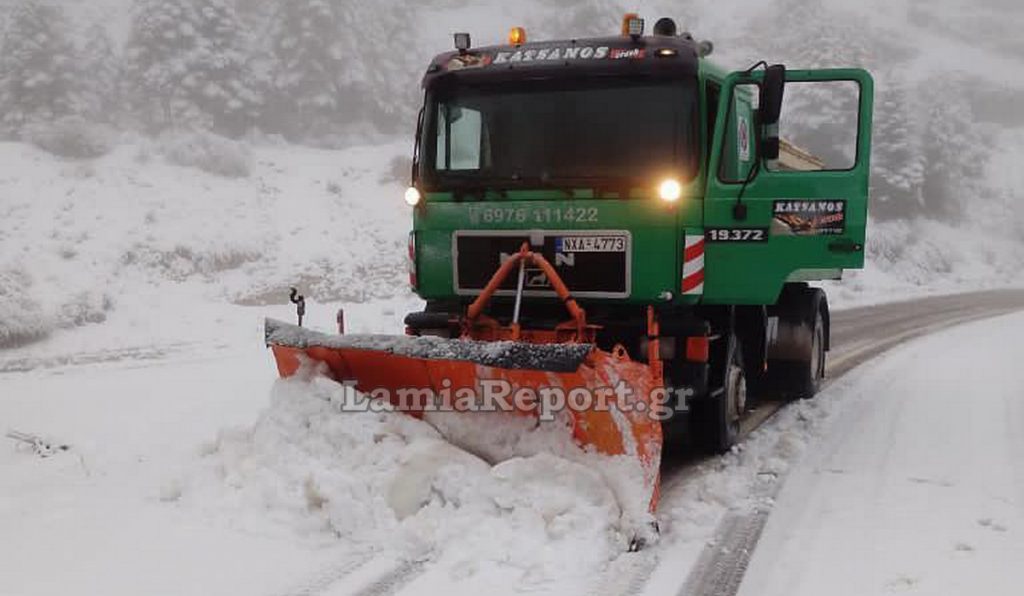 Σφοδρή χιονόπτωση στο ύψος του Μπράλου (ΒΙΝΤΕΟ)