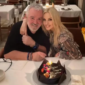 Η Πέγκυ Ζήνα και ο Γιώργος Λύρας συμπλήρωσαν 30 χρόνια κοινής πορείας: Για πάντα μαζί, γράφουν