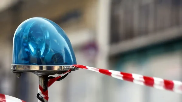 Πύργος: Τραυμάτισε με μαχαίρι στο λαιμό την γυναίκα του και για 45 λεπτά απειλούσε να βάλει τέλος στη ζωή του