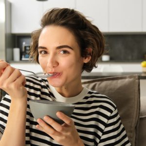 10 τρόφιμα που θεωρούνται υγιεινά αλλά είναι «βόμβες» θερμίδων, ζάχαρης και αλατιού