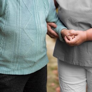 Ζητείται γυναίκα στο Κωσταλέξι για φύλαξη ηλικιωμένης και οικιακές εργασίες