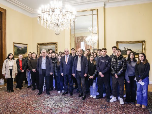 Εκπαιδευτική επίσκεψη μαθητών του 4ου Πειραματικού Λυκείου Λαμίας στο Προεδρικό Μέγαρο και την Προεδρική Φρουρά